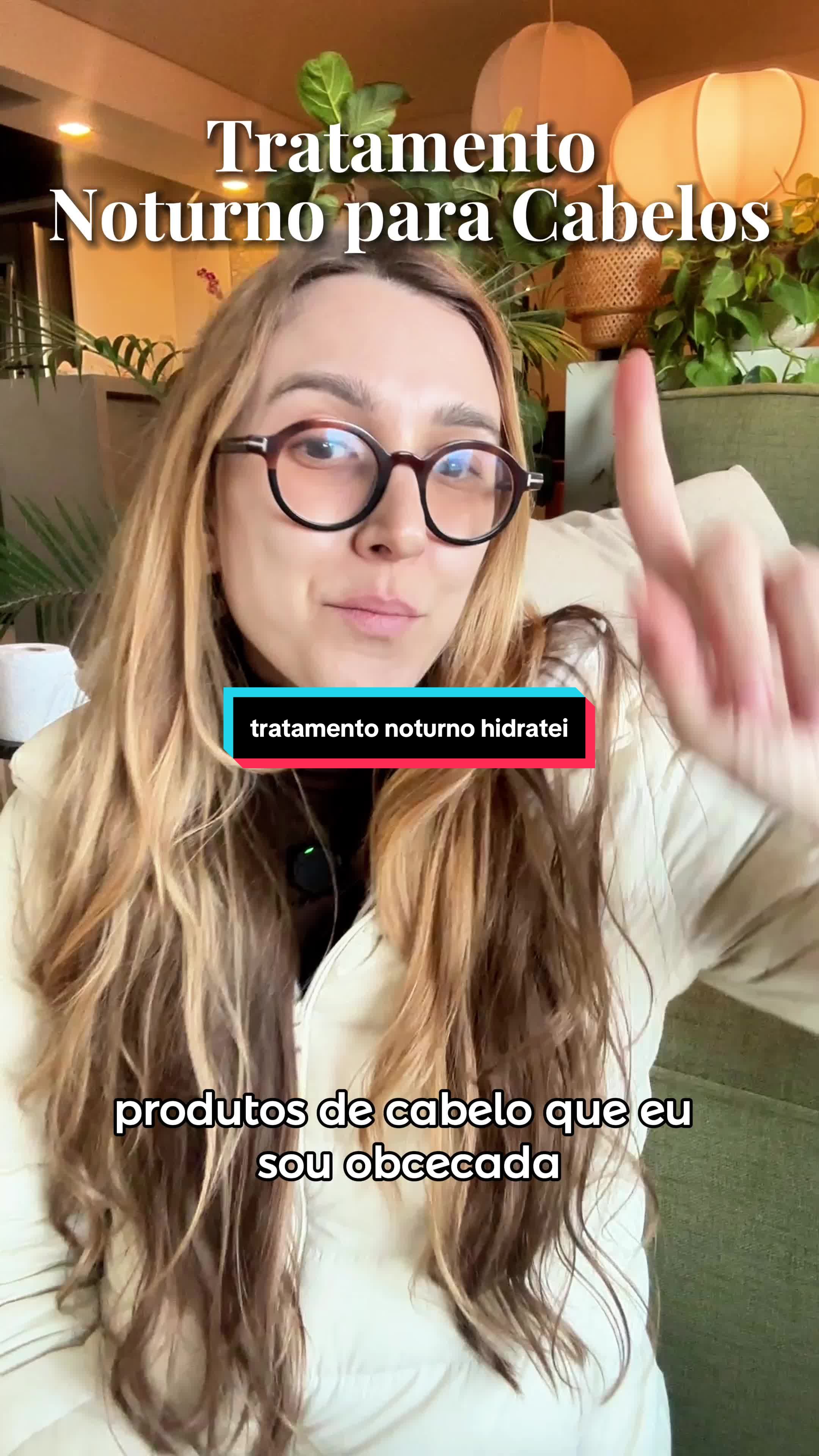 TikTok post by @marinacristofani for Hidratei. Caption reads: tratamento noturno @Hidratei #hidratei #haircare....