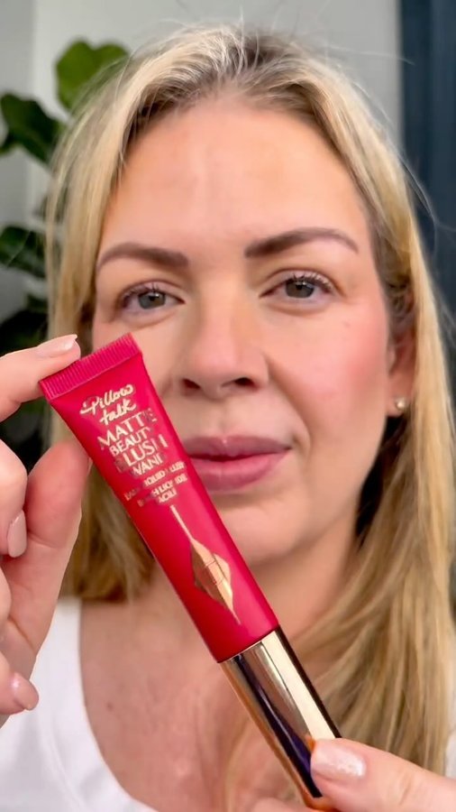 Instagram post by @miami_beauty_reviews for Karuna Skin. Caption reads: #gifted 🎁 26 FULL-SIZED luxury beauty products....