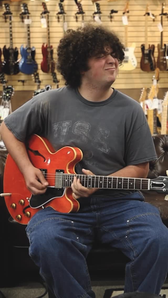 Instagram post by @eliesamouhi for Reverb. Caption reads: @eliesamouhi playing a @gibsonguitar Murphy Lab....