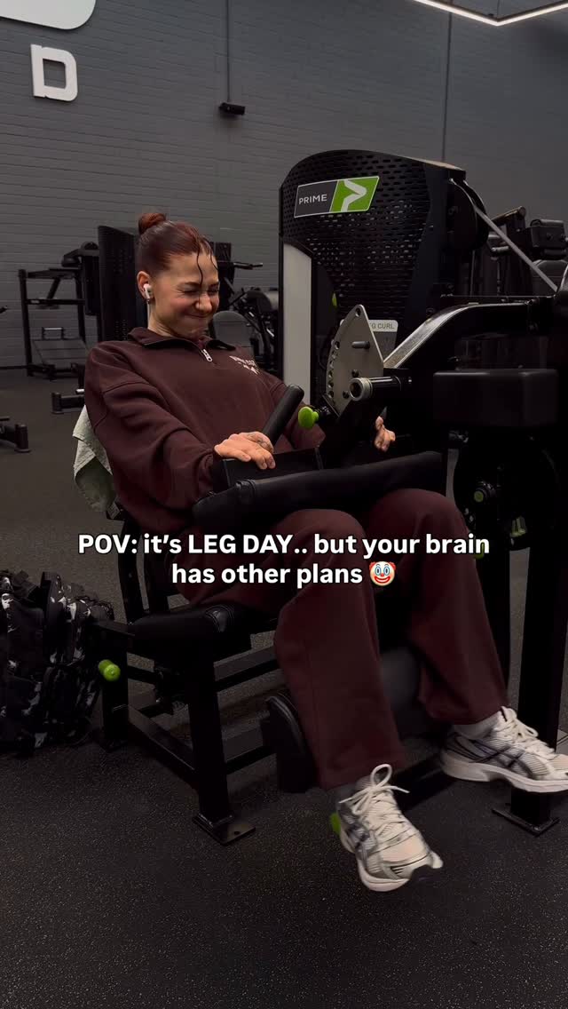 Instagram post by @angeeelina.fit for Women's Best. Caption reads: PULL-UPAHOLIC 😂❤️‍🔥

I can’t walk into the gym....