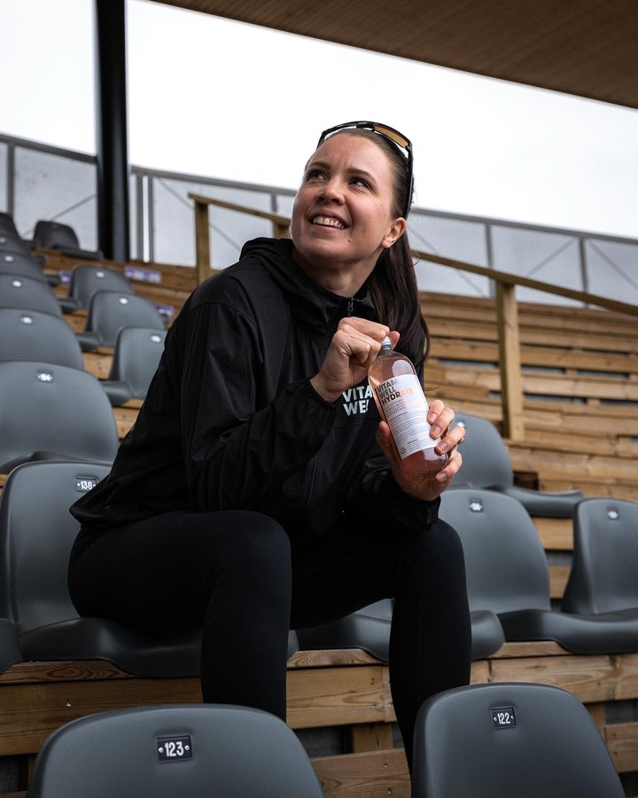 Instagram post by @kerttuniskanen for Vitamin Well Suomi. Caption reads: [...] ja vitamiinit napattu @vitaminwellsuomi....