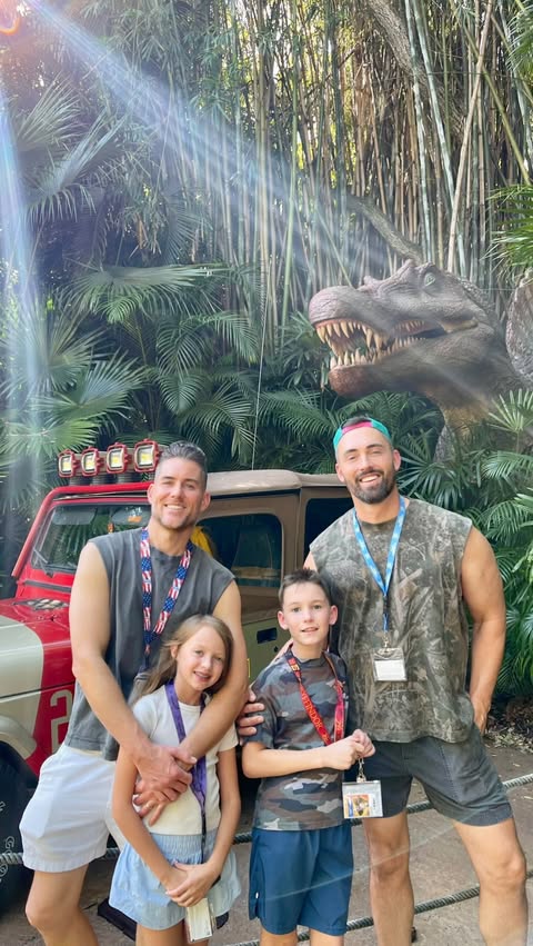 Instagram post by @bbbuffaloe for Jurassic World. Caption reads: [...] house. After Stone watched his first....