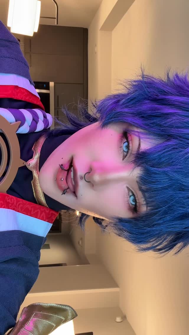 Instagram post by @diebreadocos for MocoQueen. Caption reads: Scaramouche used to be my favorite cosplay to....