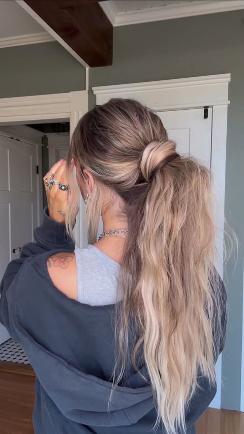 Instagram post by @torielynnbliss for Luxy Hair. Caption reads: Elevate your ponytail in seconds! 🤎🤌🏼.