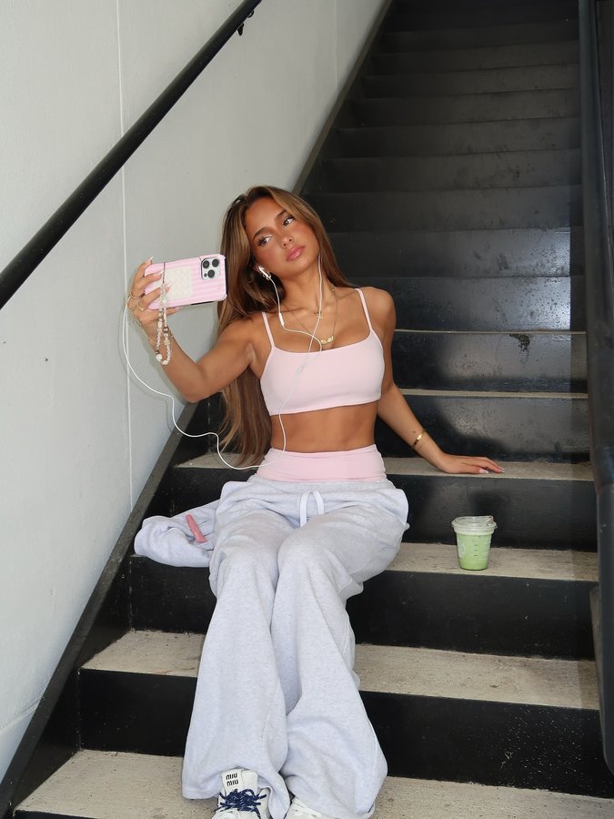 Instagram post by @estellelebourgeois_ for Elite Eleven Sporting. Caption reads: my version of the stairmaster 🎧🩰🍵

code....