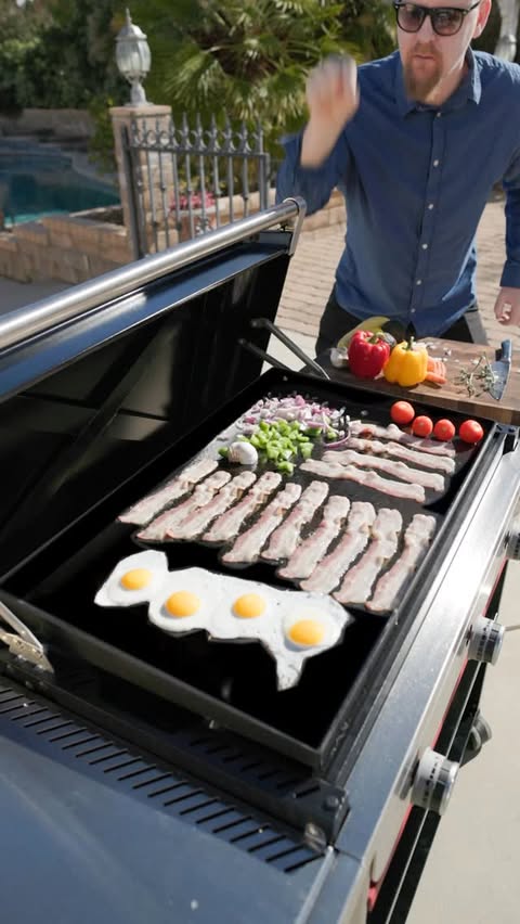 Instagram post by @rorzfilms for Weber Grills. Caption reads: [...] They cook. 👨‍🍳 🍳 🥓 🍔 🌽 🥒 🍅 🫑....