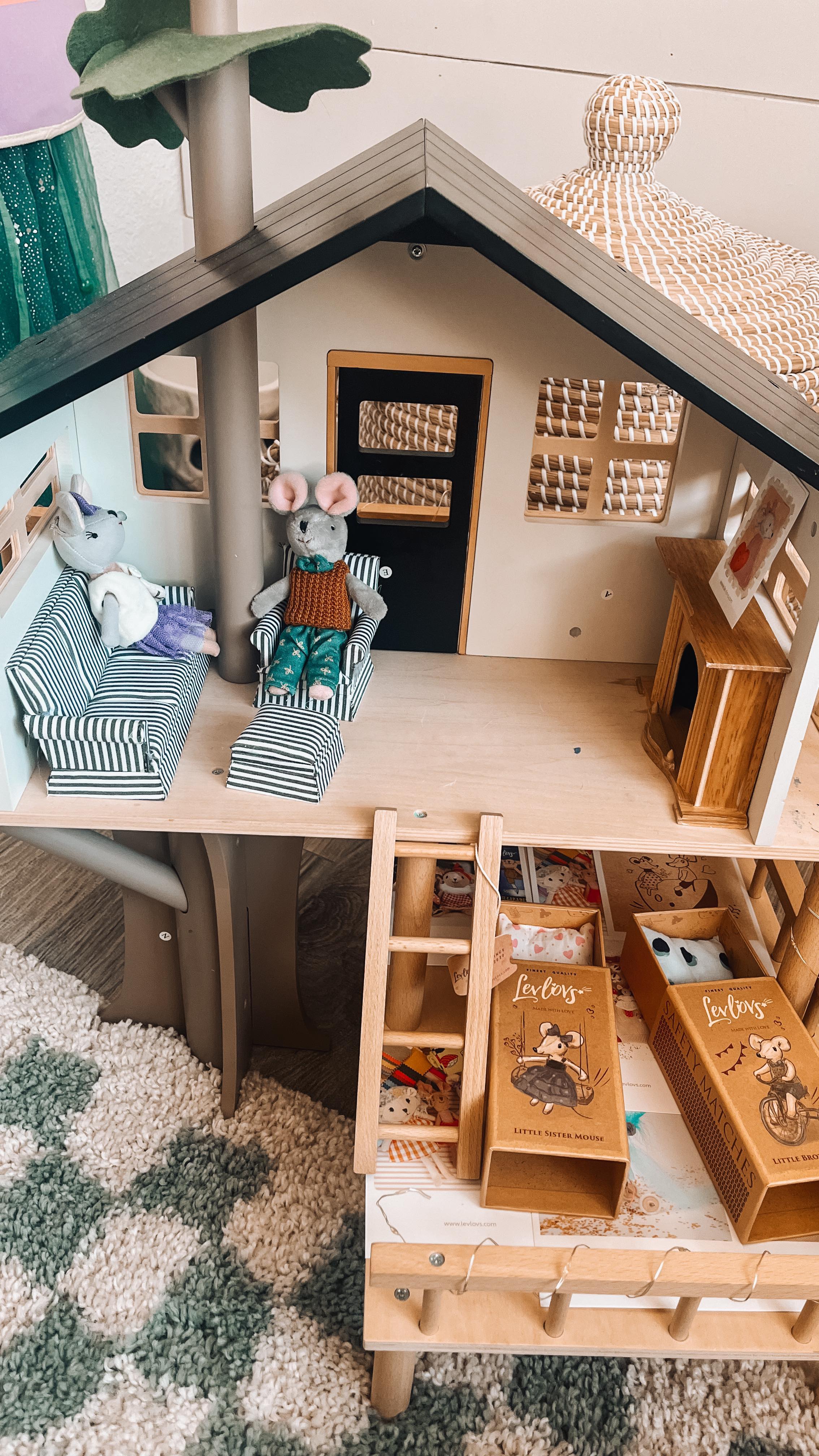 Instagram post by @aguileraandrea for Levlovs. Caption reads: Thank you @levlovs! These adorable mice are top....