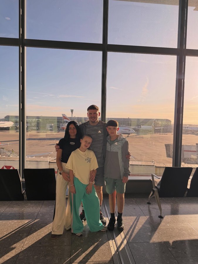 Instagram post by @thecolesofficial for British Airways. Caption reads: Orlando here we come @britishairwaysholidays 🇺🇸....