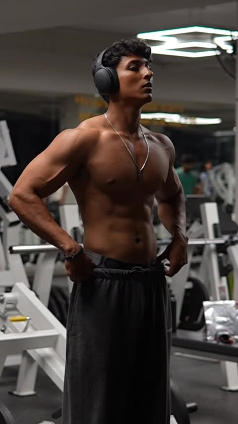 Instagram post by @row.hann for Wellbeing Nutrition. Caption reads: [...] #naturalbodybuilding #wellbeingnutrition.