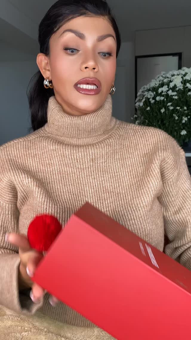 Instagram post by @vivi_bahiah for BTArtboxnails. Caption reads: @btartboxnails 
My survival kit 😍
Cupom:....