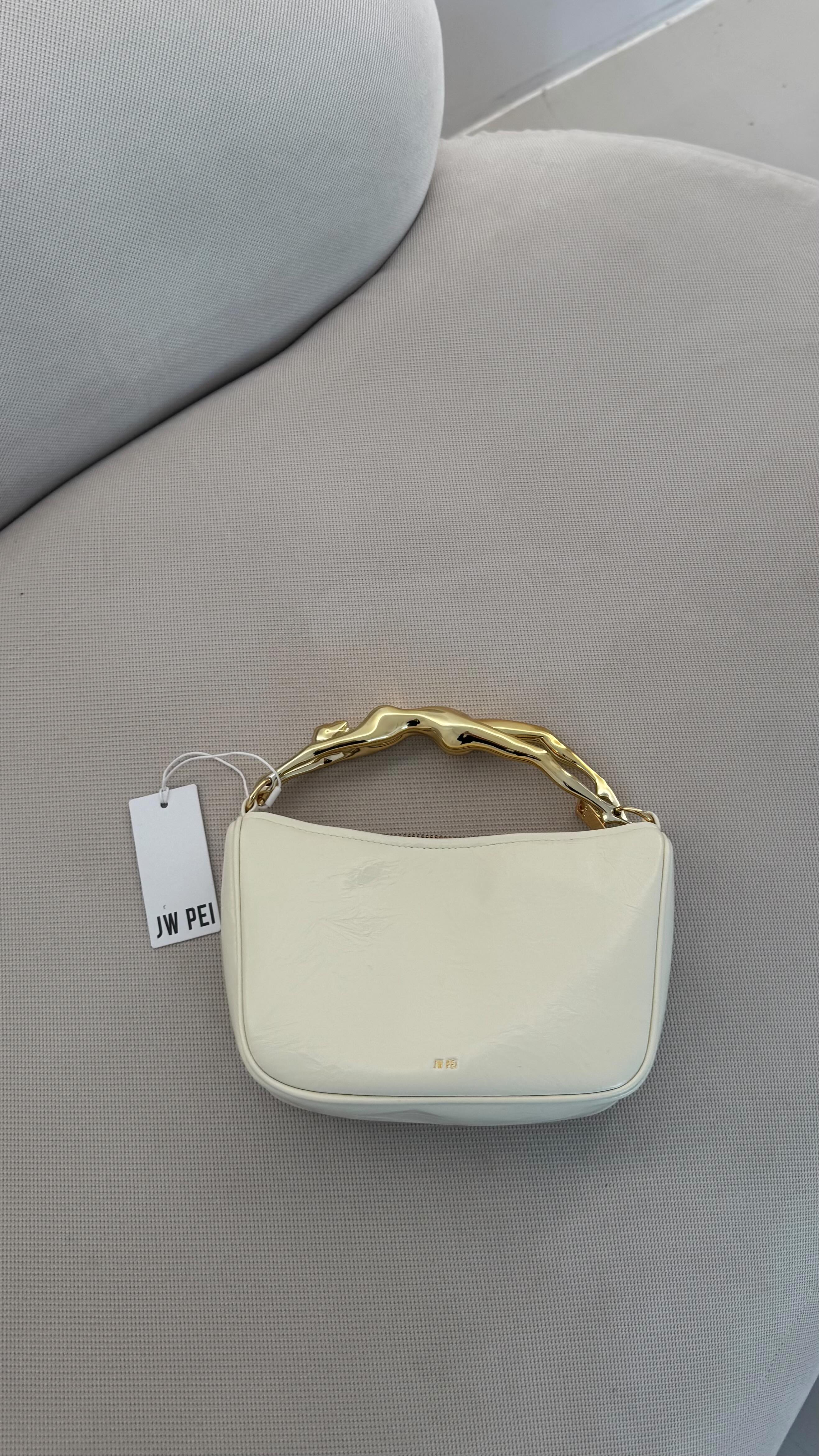 Instagram post by @karolinadbaj for JW PEI. Caption reads: [...] & sweater season ૮ ․ ․ ྀིა
@jwpei_official....