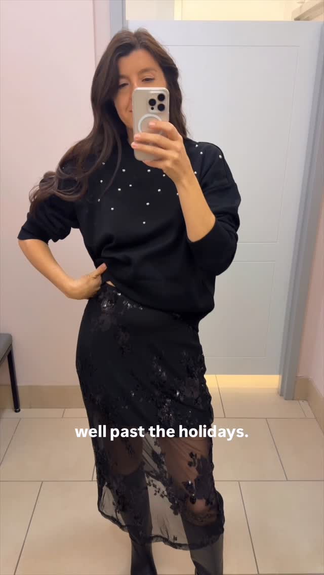 Instagram post by @alexis_honce for Reitmans. Caption reads: Let’s get a head start on the holidays — I’m....