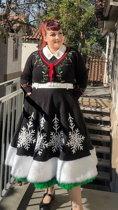 Instagram post by @deadly_777 for Unique Vintage. Caption reads: [...] 2 different ways to wear it 🎄🥰....