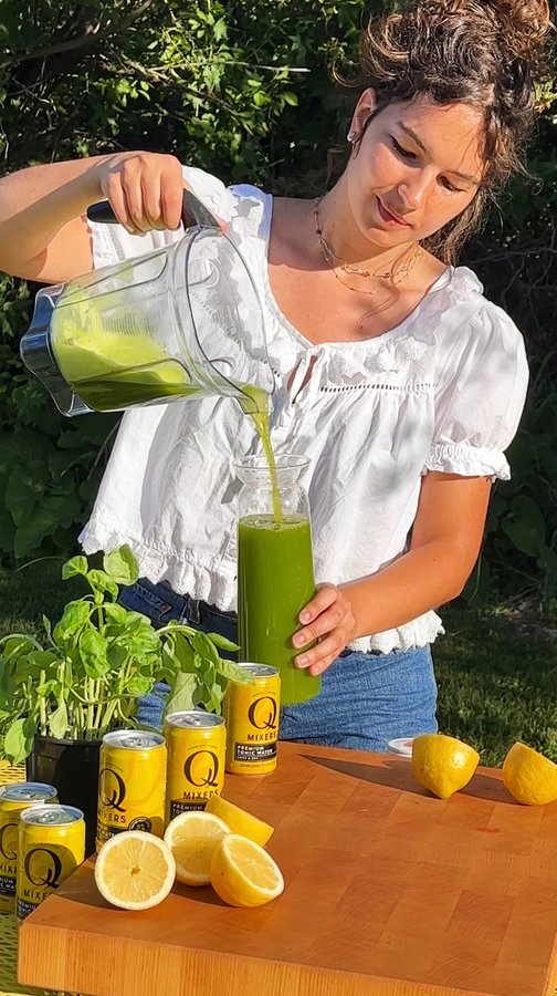 Instagram post by @carolinagelen for Q Mixers. Caption reads: [...] LEMONADE made with Q TONIC WATER #ad....