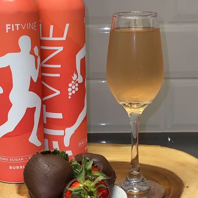 Instagram post by @thefunfluencer for Fitvine Wine. Caption reads: [...] daily dose of fun & yummy eats 👈🏾....