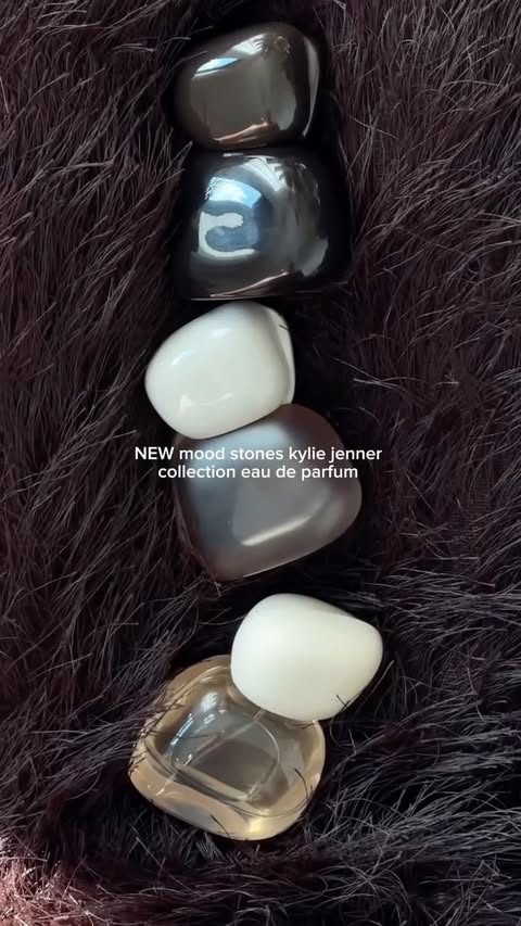 Instagram post by @davinafellgard for Kylie Cosmetics. Caption reads: Advertisement @kyliecosmetics - NEW mood stones....