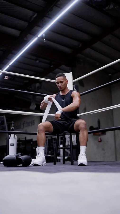 Instagram post by @alexsiquig for Everlast. Caption reads: [...] on my cardiovascular endurance & the....