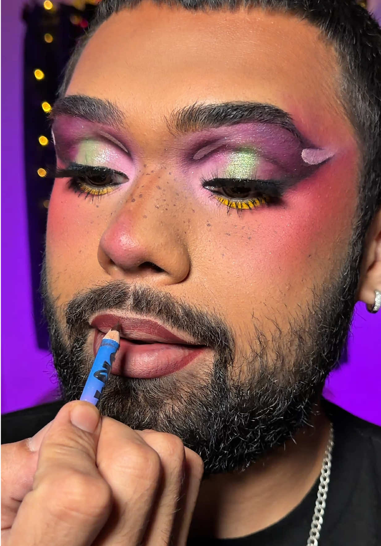 TikTok post by @kristians_makeup1 for Glamlite Cosmetics. Caption reads: GLAMLITE always KILLS A LIPKIT LEMME SHOW U💋....