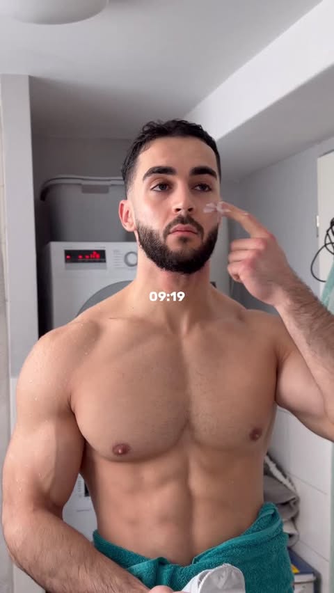 Instagram post by @fatihbicioglu for Neosupps. Caption reads: Day in the Life | CXDE FATIH bei @neosupps....