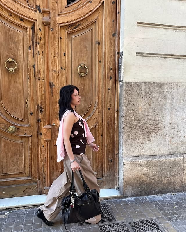 Instagram post by @versaan_ for VERO MODA. Caption reads: [...] have fuuun⭐️ *publi Total look from....