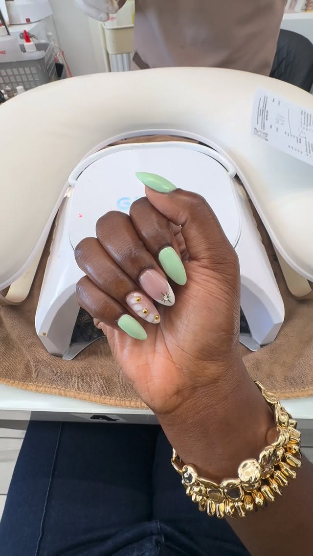 Instagram post by @ayanahyman for Klarna. Caption reads: Little self-care day 🛍️💅🏽 because why not?....