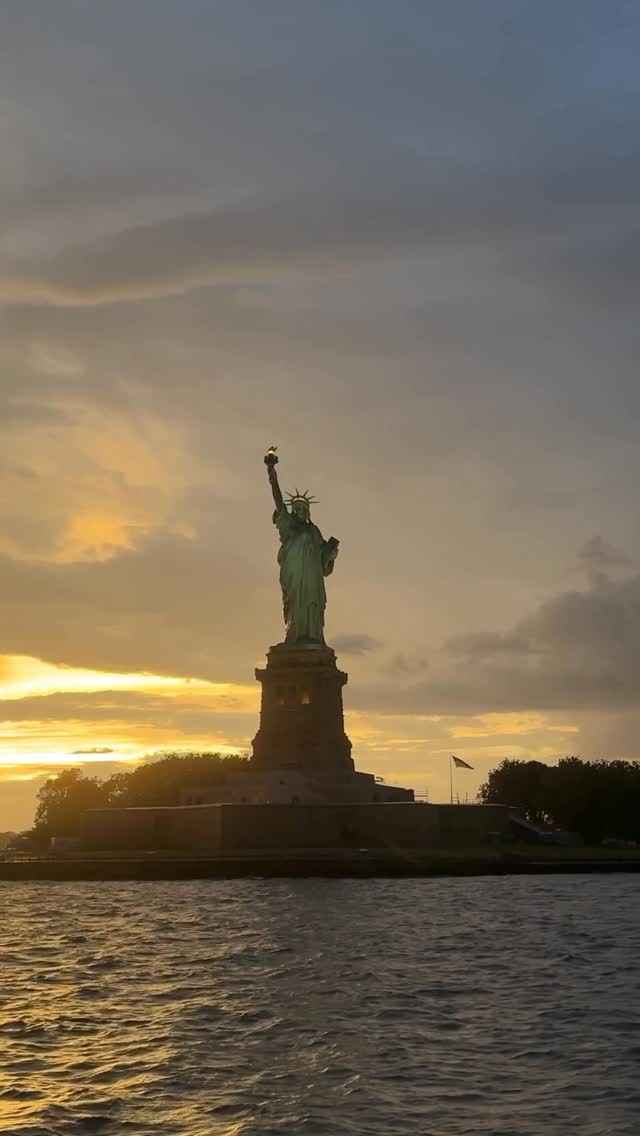 Instagram post by @iamshashh for Visit The USA. Caption reads: Magical Moments in New York 🇺🇸
#USA #NewYork....