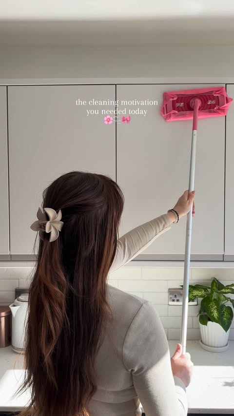 Instagram post by @hall_at_home for B&M Stores. Caption reads: That fizz at the end though! 🤭🫧 Save this for....