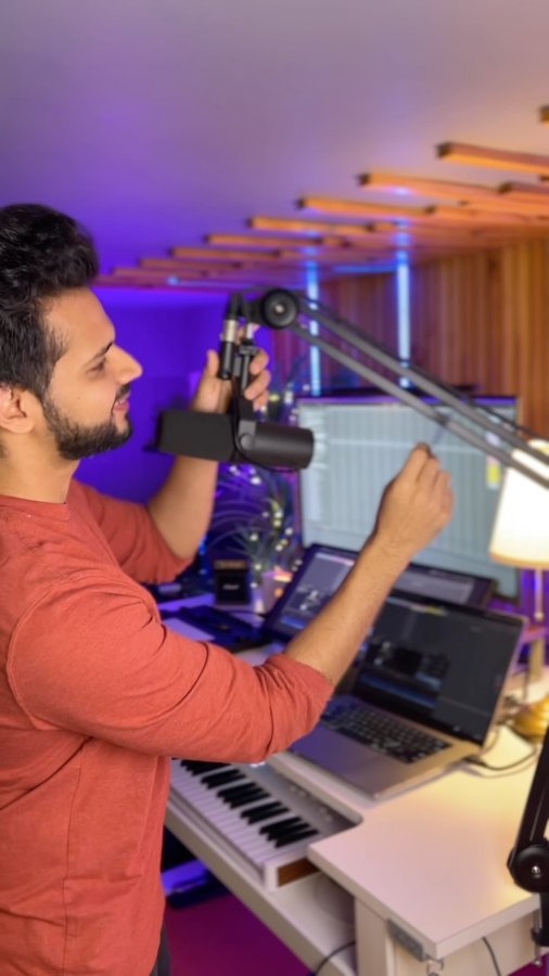 Instagram post by @mayurjumani for OneCard. Caption reads: [...] #mayurjumani #onecard #soundofcard.