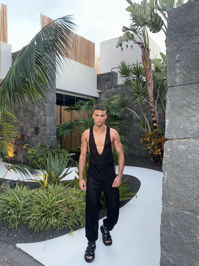 Instagram post by @isaacnunezc10 for Ciciful. Caption reads: 🌴🌅 . 

OOTD: @ciciful.official.