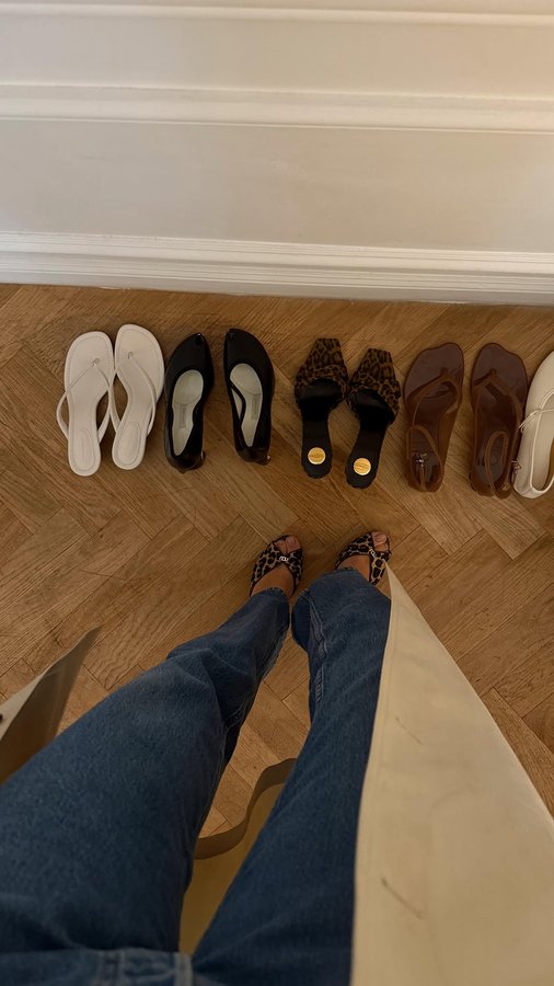 Instagram post by @styledsara for AG Jeans. Caption reads: Three @agjeans summer looks styled by me! [...].