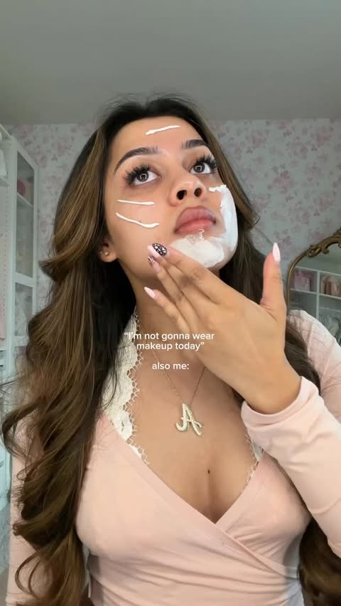 Instagram post by @arminarshe for Erborian. Caption reads: [...] tinted sunscreen 

tinted cream from:....