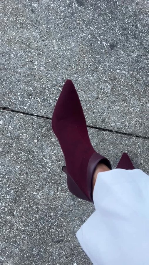 Instagram post by @shikha.w16 for Cosyisland. Caption reads: These cool fall days make me appreciate the small,....