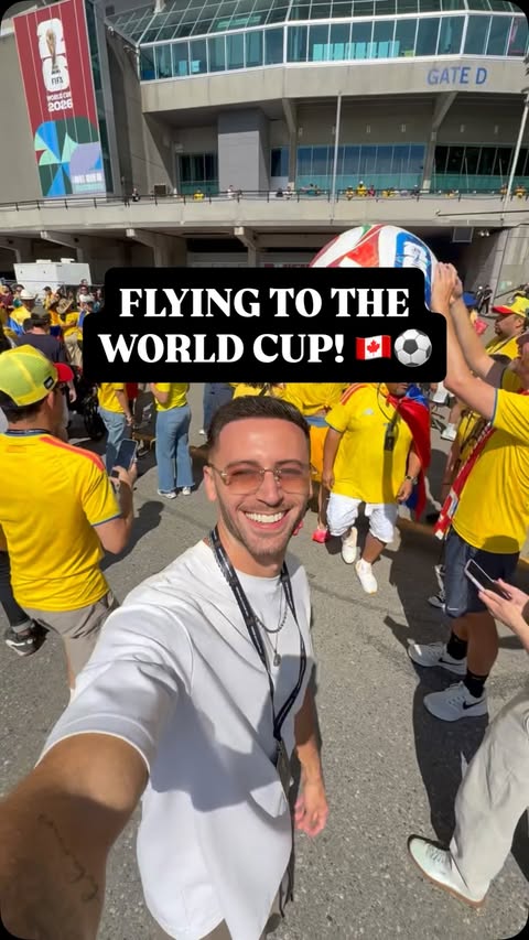 Instagram post by @leanwithluke for Closeup. Caption reads: [...] 2026™️ 🌎⚽️✈️ Getting ready starts with....