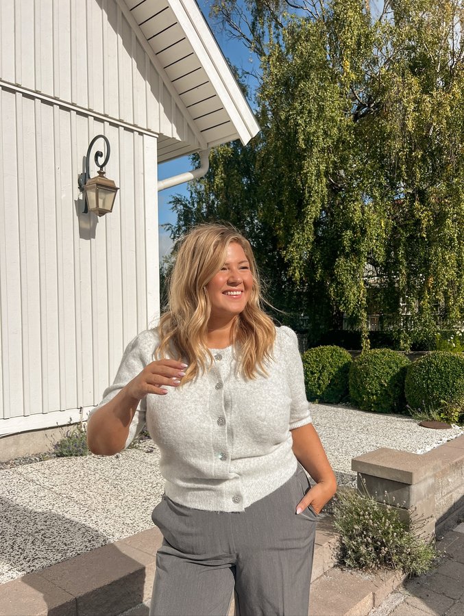 Instagram post by @lindamariie for Ellos. Caption reads: Back to business 💼.