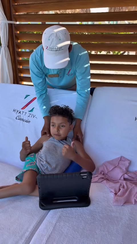 Instagram post by @bubba_cashman13 for Hyatt. Caption reads: Guys!!
My shoulder was sore from snorkeling with....