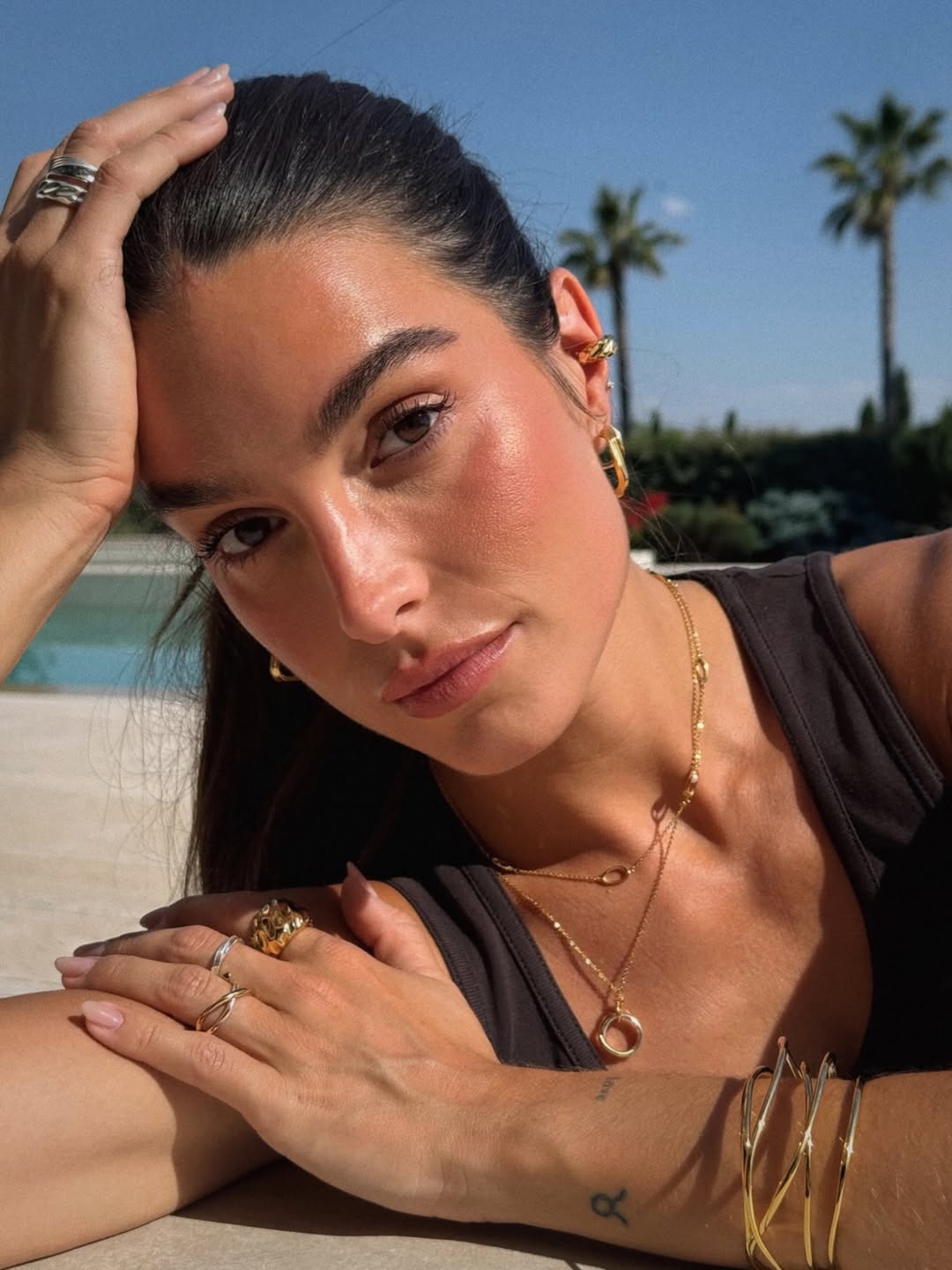 Instagram post by @gemmpinto for Pandora. Caption reads: La joya más bonita es la que conecta contigo. Así....