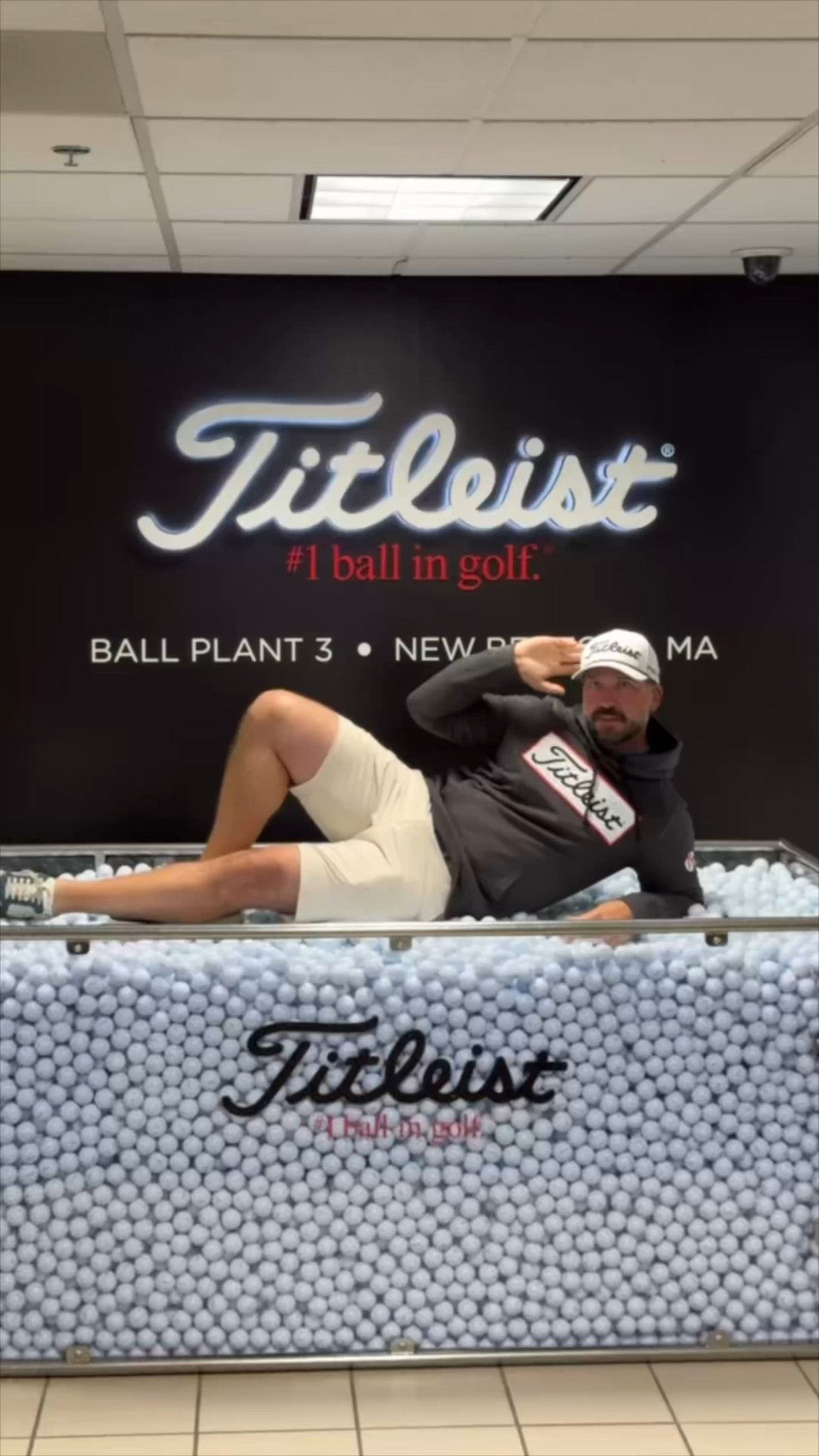 Instagram post by @peterfinchgolf for Titleist. Caption reads: Ever wondered what’s inside a golf ball?? 

Well,....