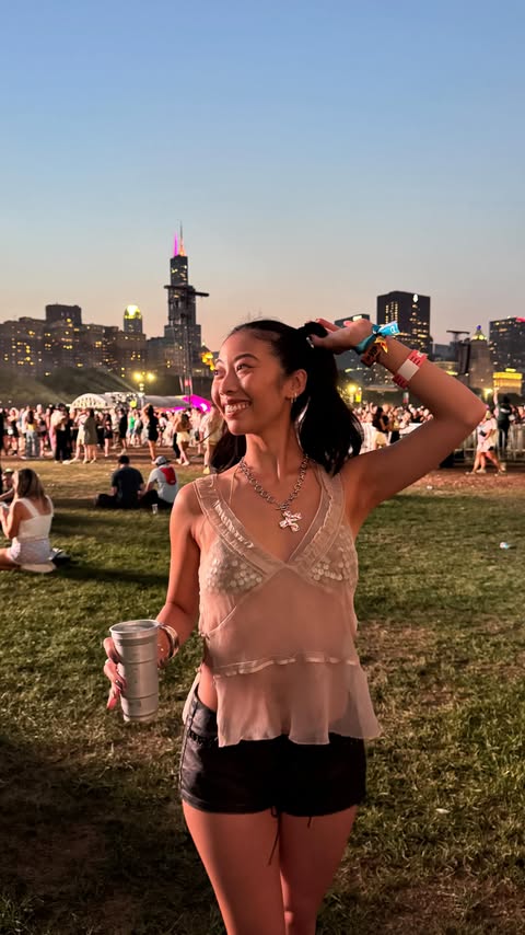Instagram post by @christy_ix for Lollapalooza. Caption reads: [...] is so good this year HELLO???😭😭....