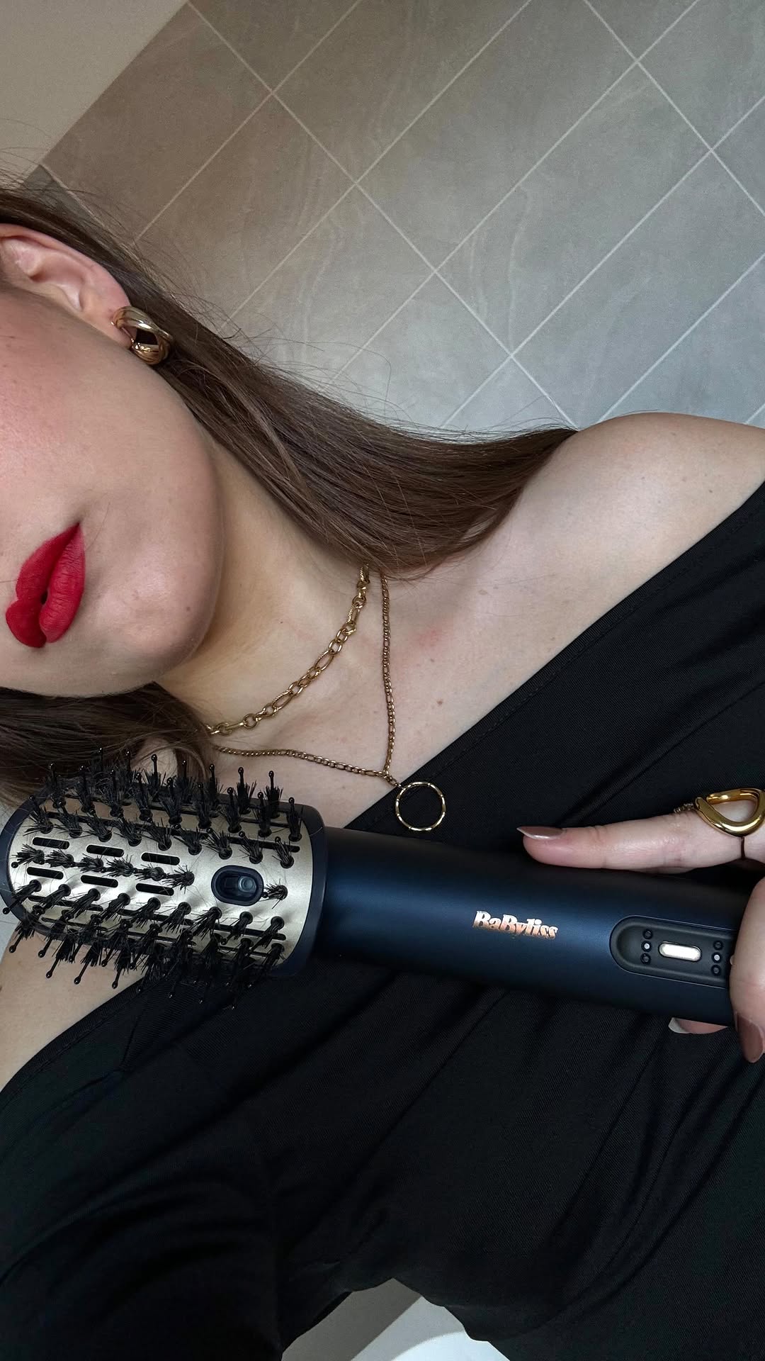 Instagram post by @apollinegrmz for BaByliss. Caption reads: Préparation pour les fêtes avec mon Air Wand....