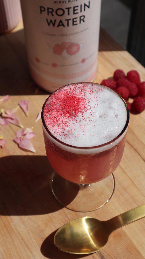 Instagram post by @_holist_ for Nutra Organics. Caption reads: 22g of protein in a light refreshing berry....