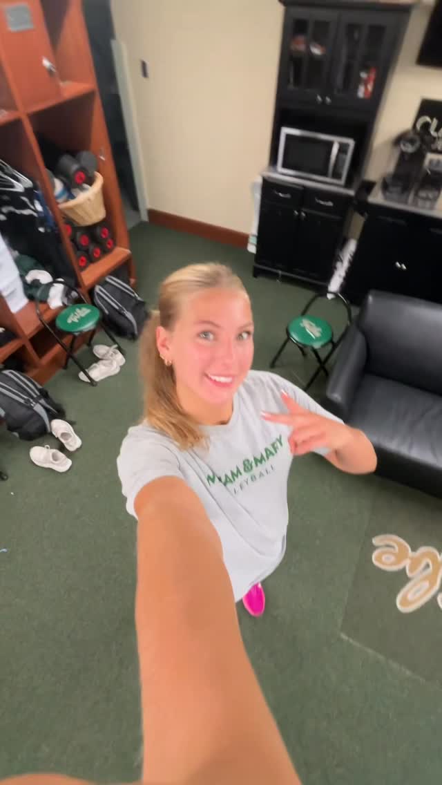 Instagram post by @sophia.vanname for ONE SOL. Caption reads: Another DITL 
Code: SOPHIA for 10% off One Sol....