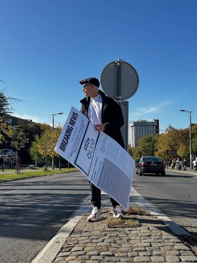 Instagram post by @trojpec for Ploom. Caption reads: Šta stiže? 🤔🧐
#stižeAURA
@ploom.rs 
.
.
.
Ovaj....