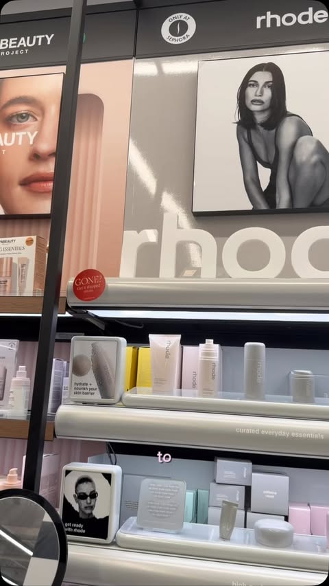 Instagram post by @kaydenncee for Premium Outlets. Caption reads: #sponsored The new stores at @roundrockpo are too....