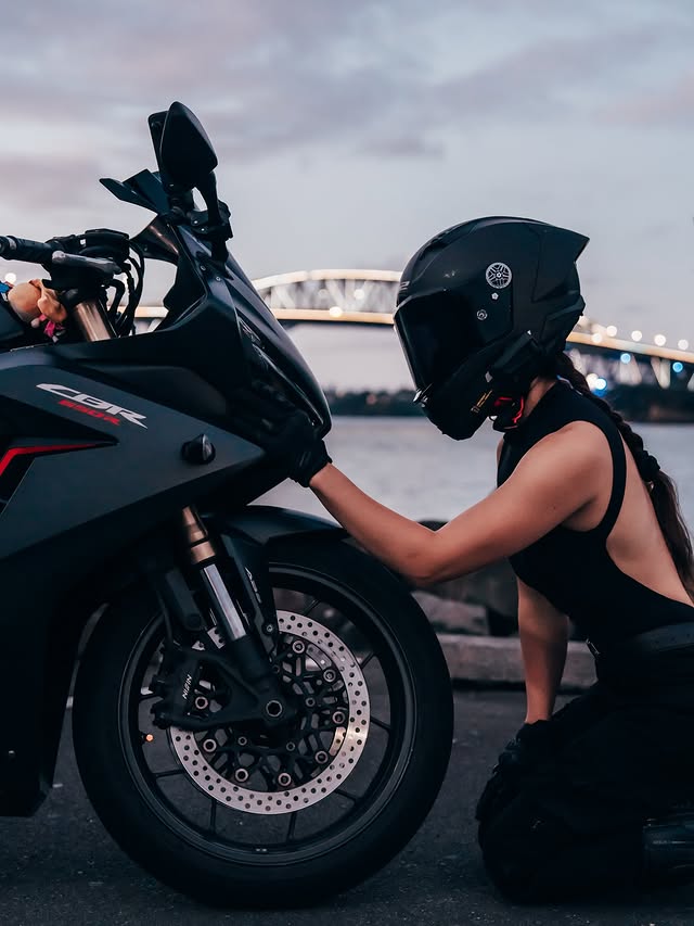 Instagram post by @blossombiker for Bridgestone. Caption reads: [...] / @ls2helmetsanz / @bridgestone Helmet: Ls2....
