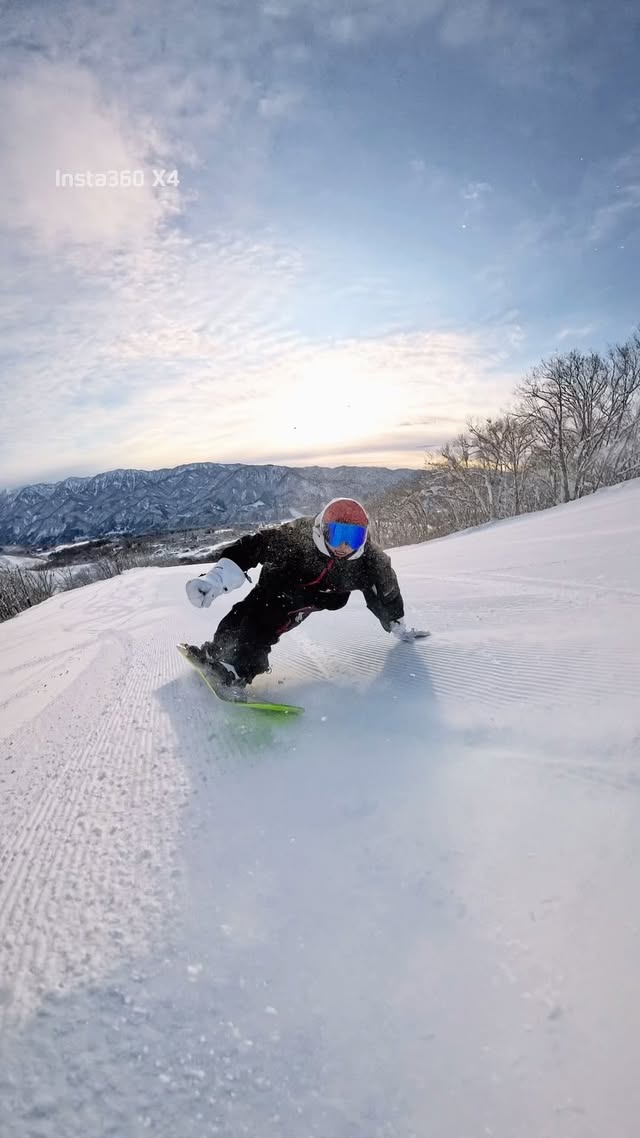 Instagram post by @yama_shun_snow for Nidecker. Caption reads: [...] @insta360_jp 【PR / sponsor】 （board）....