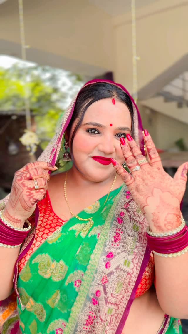 Instagram post by @roli_jaunpuriya for Blue Heaven Cosmetics. Caption reads: Product chahiye to link 🔗 comment me type kro....