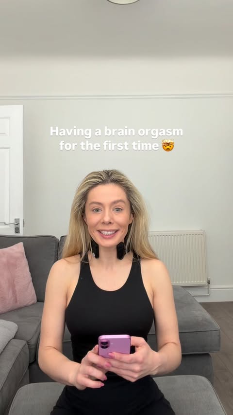 Instagram post by @amyhealthhart for Pulsetto. Caption reads: [...] and overwhelmed. I’ve started using....