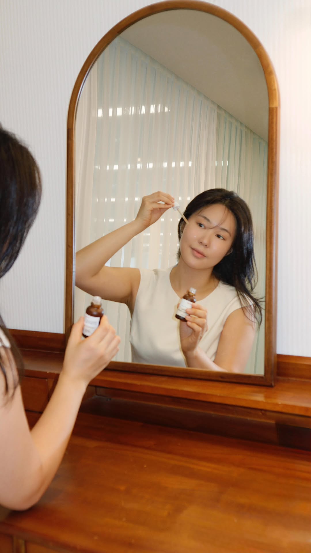 Instagram post by @young1y_ for Manyo. Caption reads: 피부 장벽 케어, 이제 한 병이면 충분하더라고요?
비피다 바이옴™, 5종 프로바이오틱스,....