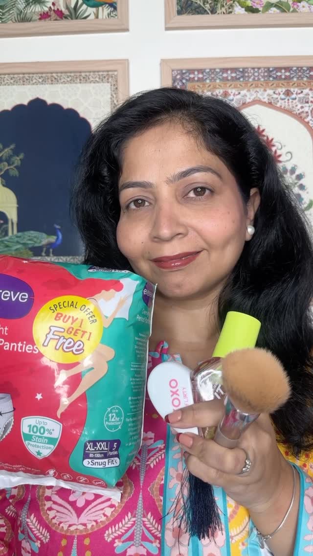 Instagram post by @a2zlife_of_a_twin_mom for MyGlamm. Caption reads: [...] foundation blending brush 
@myglamm lit....