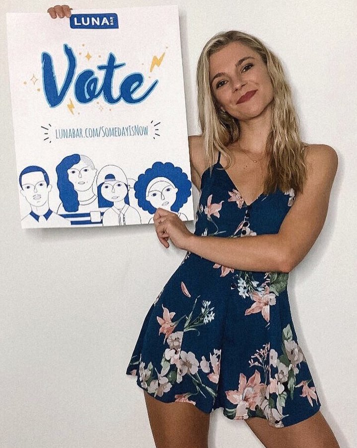 Instagram post by @blondiexliz for LUNA Bar. Caption reads: I'm excited to partner with @lunabar again to....